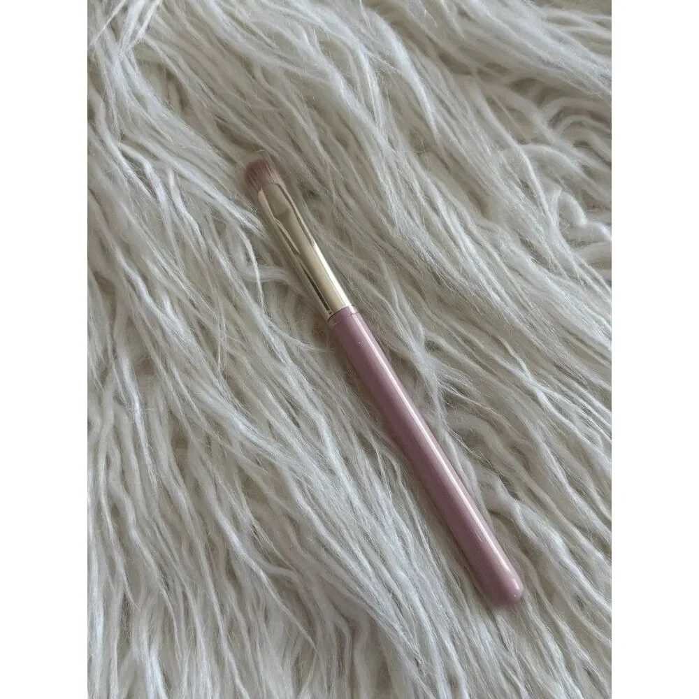 Rare Beauty Stay Vulnerable All-Over Eyeshadow Brush